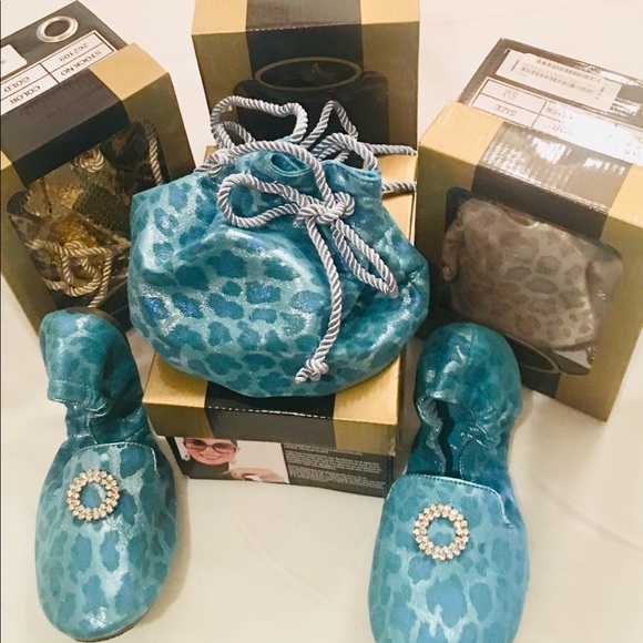 MAKE ME AN OFFER!! NWOT. JOAN BOYCE TRAVEL FLATS! - Picture 3 of 6